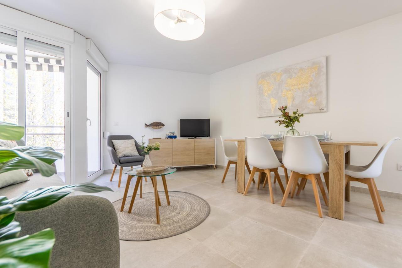Boooom!!! Apartment With Swimming Pool Салоу Екстериор снимка