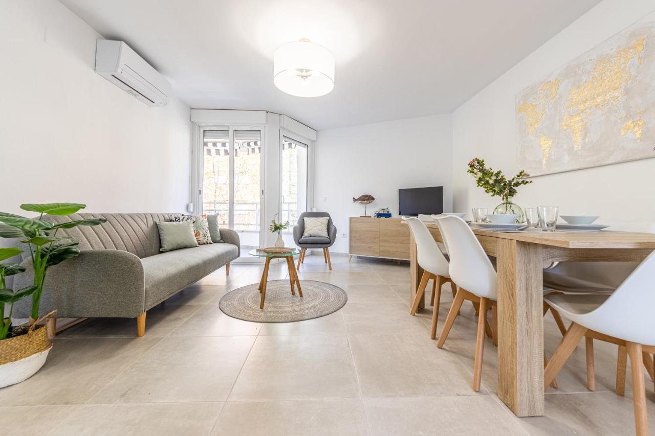 Boooom!!! Apartment With Swimming Pool Салоу Екстериор снимка
