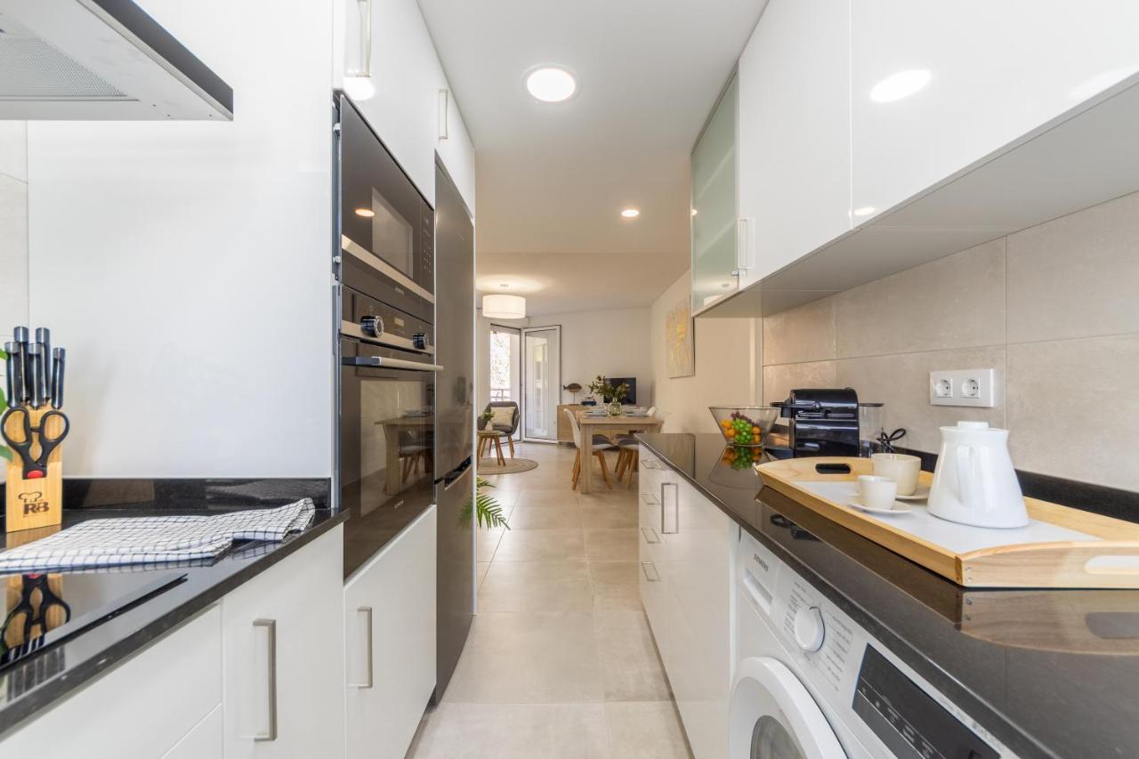 Boooom!!! Apartment With Swimming Pool Салоу Екстериор снимка