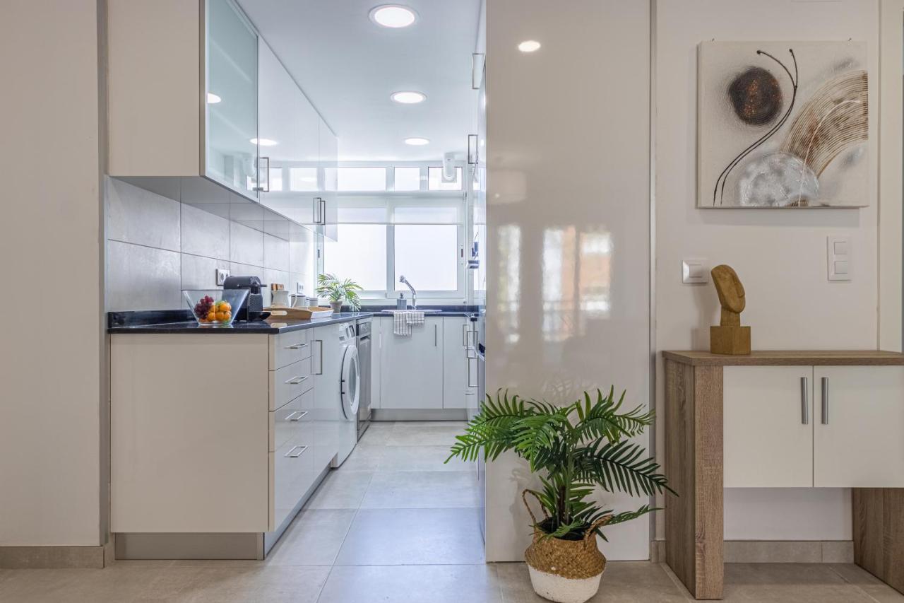 Boooom!!! Apartment With Swimming Pool Салоу Екстериор снимка