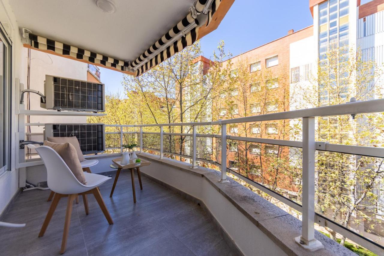 Boooom!!! Apartment With Swimming Pool Салоу Екстериор снимка