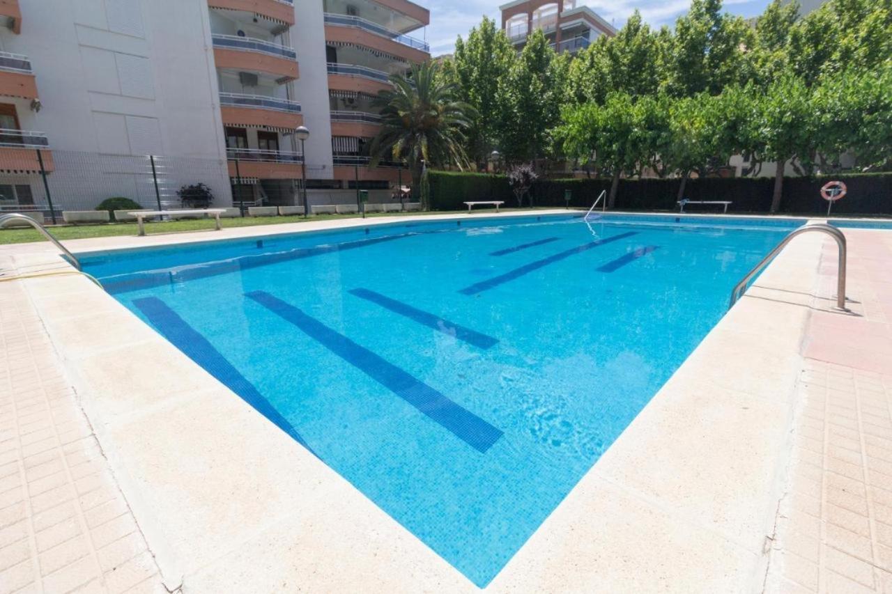 Boooom!!! Apartment With Swimming Pool Салоу Екстериор снимка