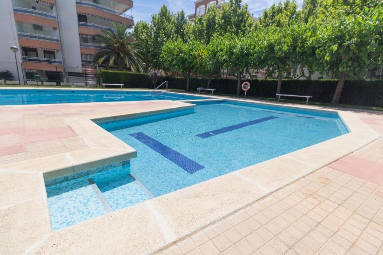 Boooom!!! Apartment With Swimming Pool Салоу Екстериор снимка