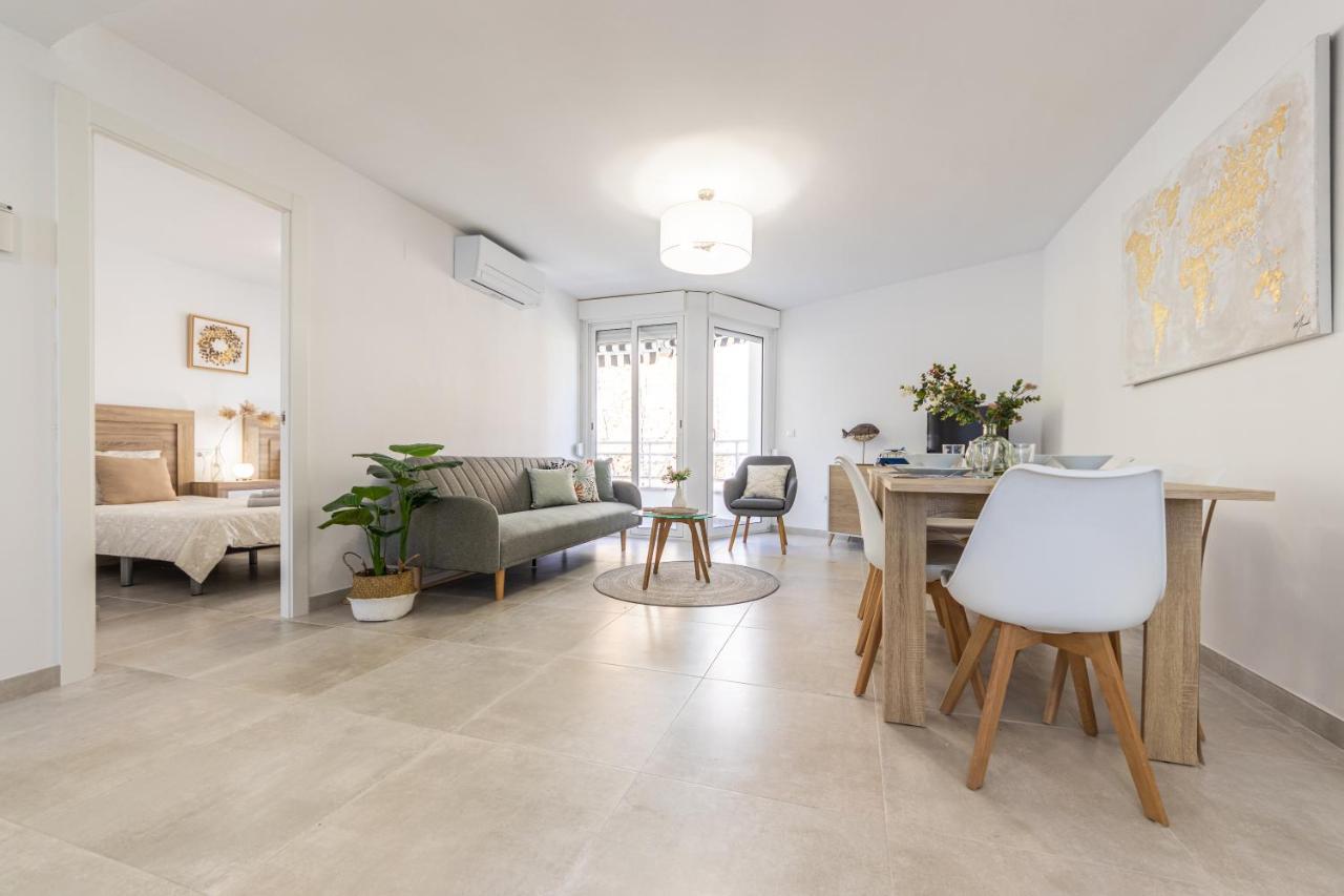 Boooom!!! Apartment With Swimming Pool Салоу Екстериор снимка