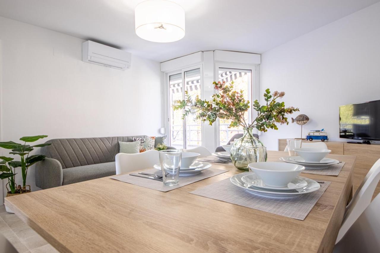 Boooom!!! Apartment With Swimming Pool Салоу Екстериор снимка