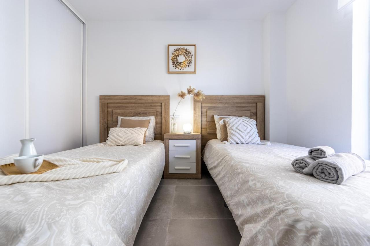 Boooom!!! Apartment With Swimming Pool Салоу Екстериор снимка