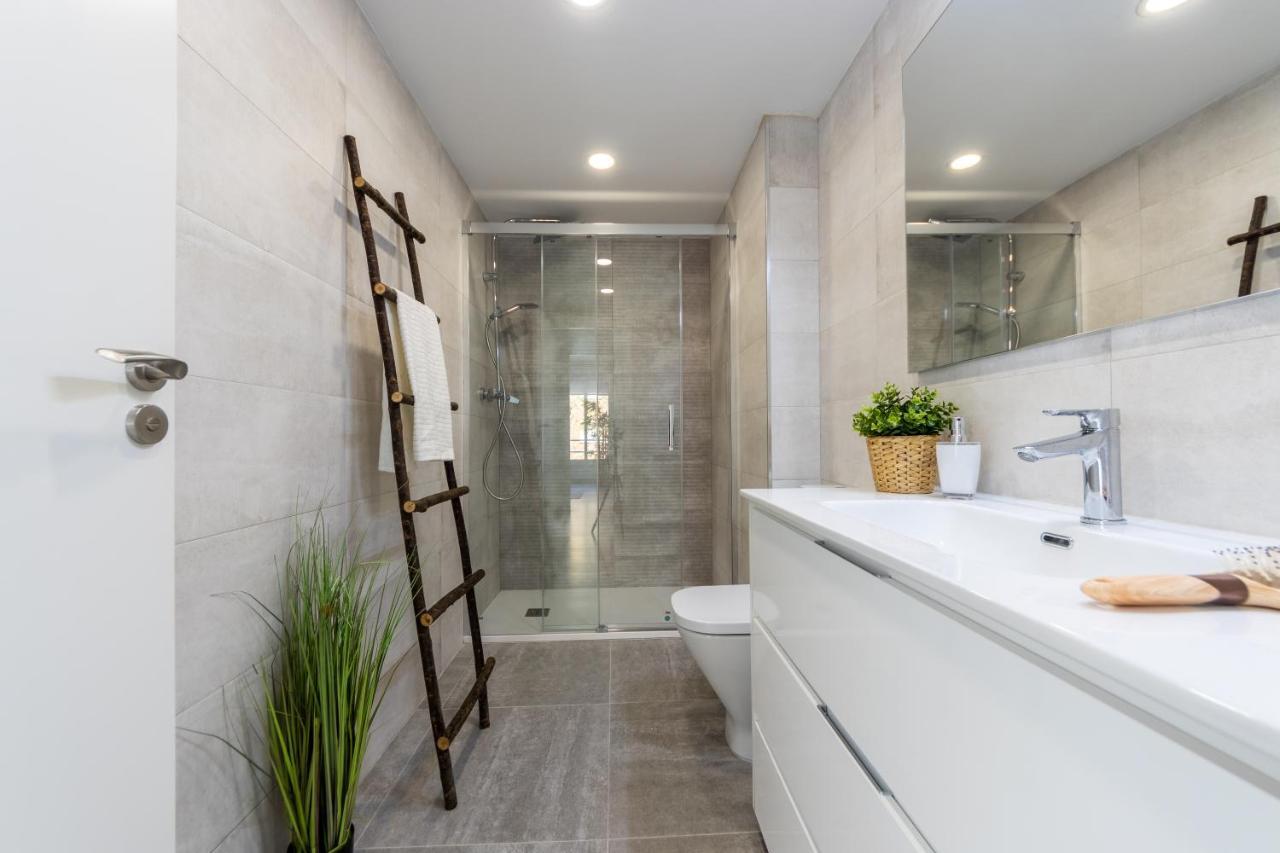 Boooom!!! Apartment With Swimming Pool Салоу Екстериор снимка
